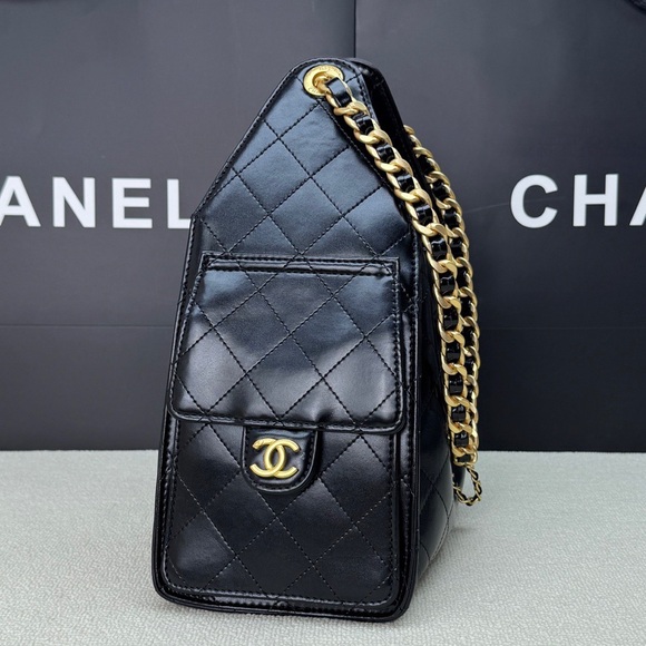 Chanel Black Quilted Shoulder Bag with Gold Chain - Picture 3 of 9